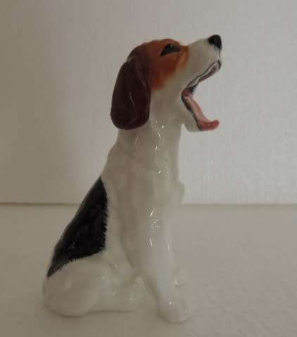 ROYAL DOULTON CHARACTER DOG YAWNING HN 1099