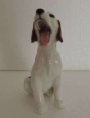 ROYAL DOULTON CHARACTER DOG YAWNING HN 1099