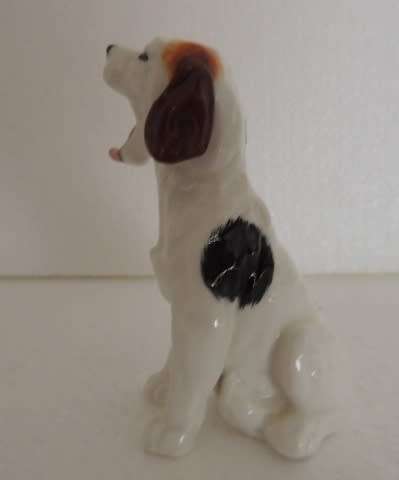 ROYAL DOULTON CHARACTER DOG YAWNING HN 1099