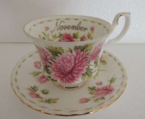 ROYAL ALBERT FLOWER OF THE MONTH DUO - NOVEMBER CHRYSANTHEMUM