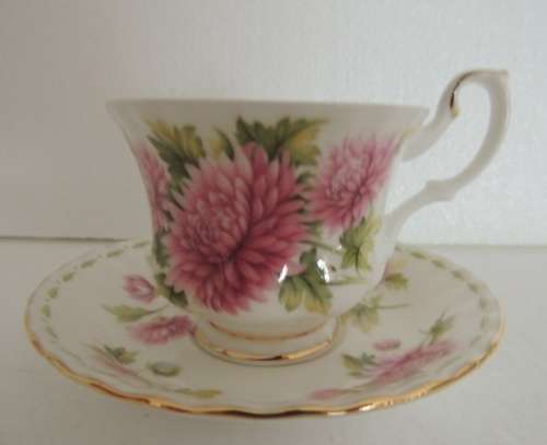 ROYAL ALBERT FLOWER OF THE MONTH DUO - NOVEMBER CHRYSANTHEMUM