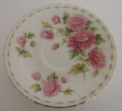 ROYAL ALBERT FLOWER OF THE MONTH DUO - NOVEMBER CHRYSANTHEMUM