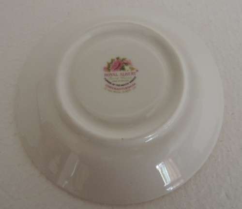 ROYAL ALBERT FLOWER OF THE MONTH DUO - NOVEMBER CHRYSANTHEMUM