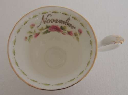 ROYAL ALBERT FLOWER OF THE MONTH DUO - NOVEMBER CHRYSANTHEMUM