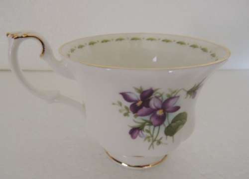 ROYAL ALBERT FLOWER ON THE MONTH TRIO - FEBRUARY