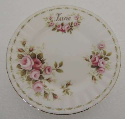 ROYAL ALBERT FLOWER ON THE MONTH TRIO - JUNE