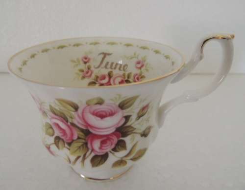 ROYAL ALBERT FLOWER ON THE MONTH TRIO - JUNE