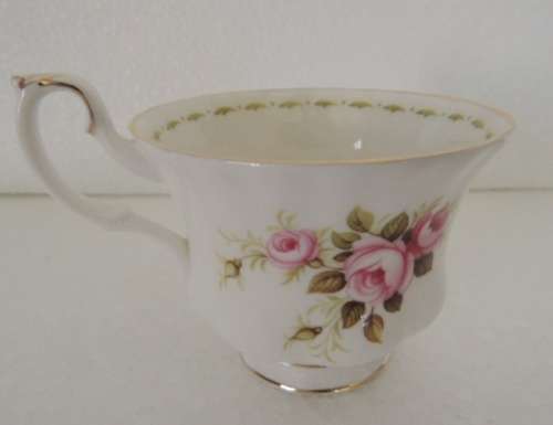 ROYAL ALBERT FLOWER ON THE MONTH TRIO - JUNE