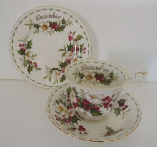 ROYAL ALBERT FLOWER ON THE MONTH TRIO - DECEMBER