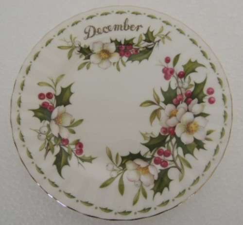 ROYAL ALBERT FLOWER ON THE MONTH TRIO - DECEMBER