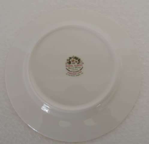 ROYAL ALBERT FLOWER ON THE MONTH TRIO - DECEMBER