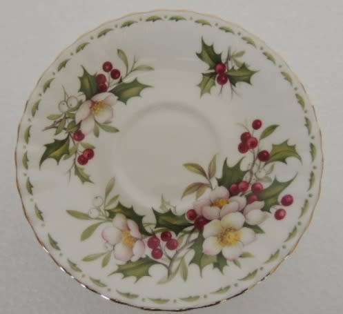 ROYAL ALBERT FLOWER ON THE MONTH TRIO - DECEMBER