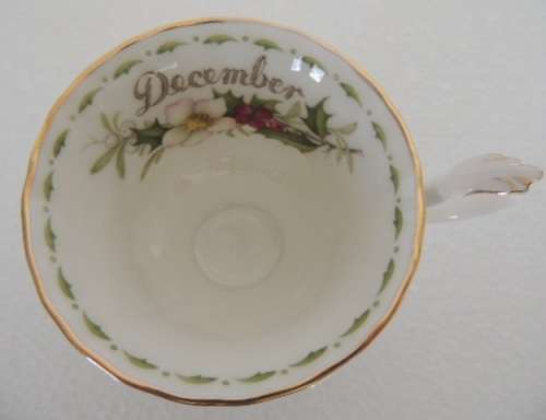 ROYAL ALBERT FLOWER ON THE MONTH TRIO - DECEMBER