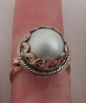 STERLING SILVER RING WITH ROUND MABE PEARL - gorgeous
