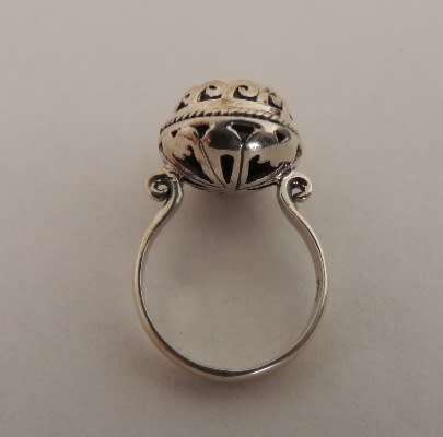 STERLING SILVER RING WITH ROUND MABE PEARL - gorgeous