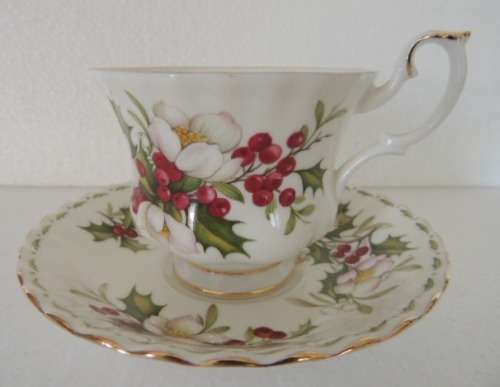 ROYAL ALBERT FLOWER OF THE MONTH TEA DUO - DECEMBER "CHRISTMAS ROSE"