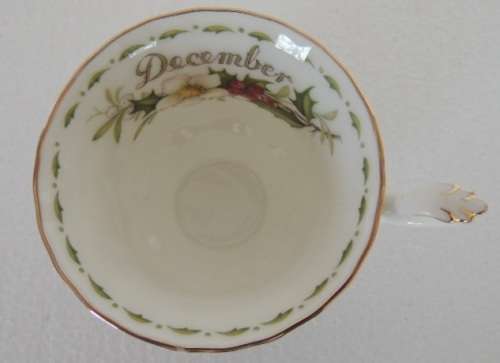 ROYAL ALBERT FLOWER OF THE MONTH TEA DUO - DECEMBER "CHRISTMAS ROSE"
