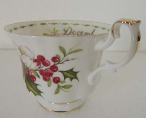 ROYAL ALBERT FLOWER OF THE MONTH TEA DUO - DECEMBER "CHRISTMAS ROSE"