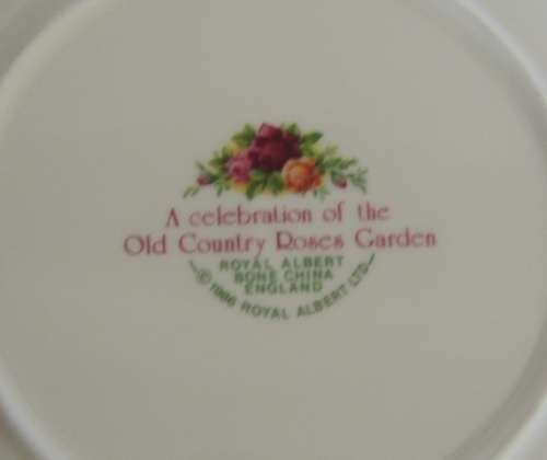 ROYAL ALBERT PLATE - A CELEBRATION OF THE OLD COUNTRY ROSES GARDEN