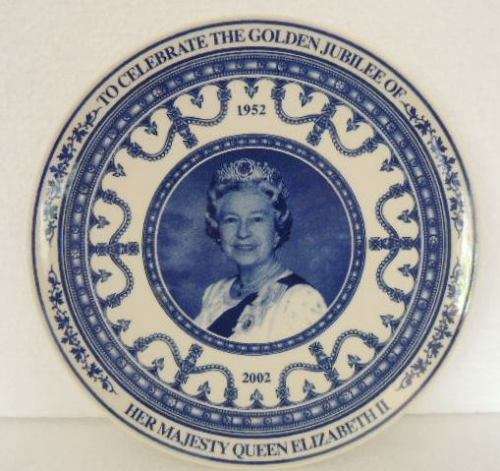 WEDGWOOD COMMEMORATIVE PLATE - TO CELEBRATE GOLDEN JUBILEE PF HM QUEEN ELIZABETH, boxed