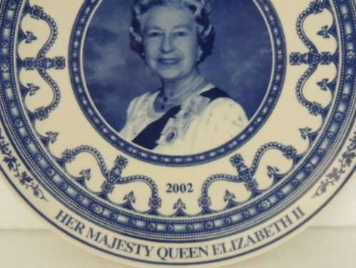 WEDGWOOD COMMEMORATIVE PLATE - TO CELEBRATE GOLDEN JUBILEE PF HM QUEEN ELIZABETH, boxed