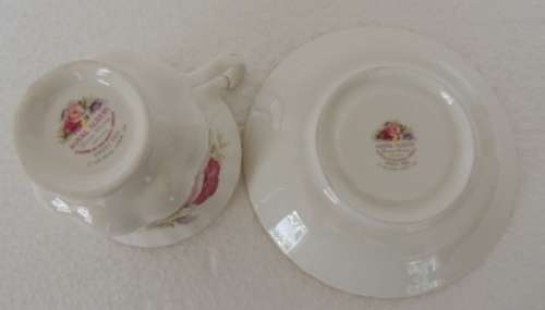 ROYAL ALBERT FLOWER OF THE MONTH DUO - "APRIL" SWEET PEA