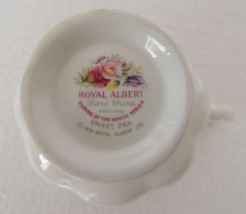 ROYAL ALBERT FLOWER OF THE MONTH DUO - "APRIL" SWEET PEA