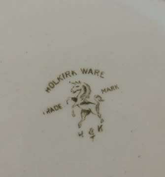 CHAMBER POT -  HOLKIRK WARE H & K TUNSTALL