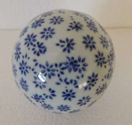 BLUE AND WHITE DECOR BALLS IN A BOWL