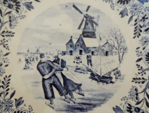 BOCH DELFT COLLECTABLE PLATE 2 - SKATING
