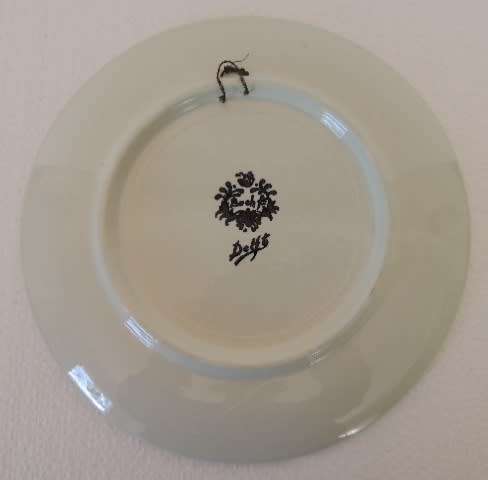 BOCH DELFT COLLECTABLE PLATE 2 - SKATING