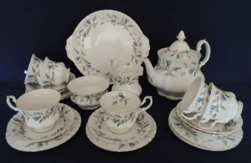ROYAL ALBERT BRIGADOON TEASET 22 PIECES