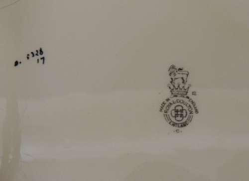 Magnificent Royal Doulton Charger - 39 cm