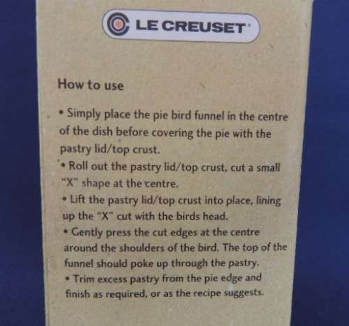 Le Creuset Pie Bird Funnel - Red