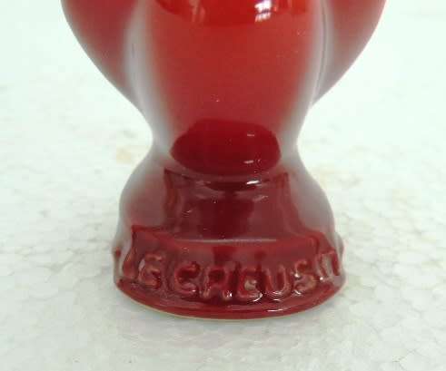 Le Creuset Pie Bird Funnel - Red