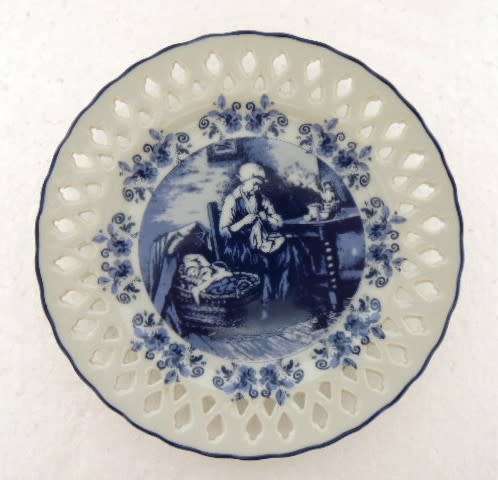 Delft Ribbon Plate