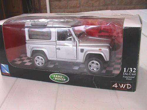 New Ray Land Rover Defender scale 1:32