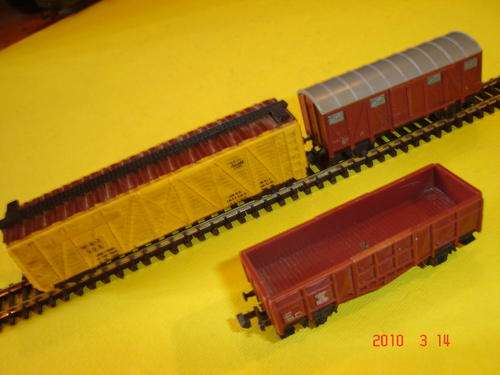 LIMA N GAUGE 3 X GOODS WAGONS IN EXCELLENT CONDITION.