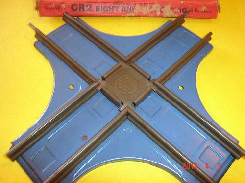HORNBY O GAUGE CLOCKWORK CR2 RIGHT ANGLE CROSSING IN FAIR CONDITION.