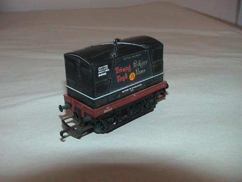 TRIANG OO GAUGE TRIANG TOYS CONTAINER WAGON  IN FAIR CONDITION