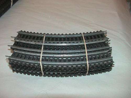 FLEISCHMANN EARLY HO GAUGE MEDIUM CURVED TRACKS  X 31 IN GOOD CONDITION