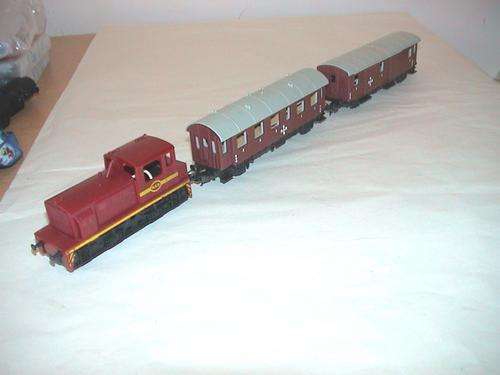 LIMA HO GAUGE SOUTH AFRICAN RAILWAYS DIESEL LOCO + 2 JUNIOR COACHES EXCELLENT CONDITION