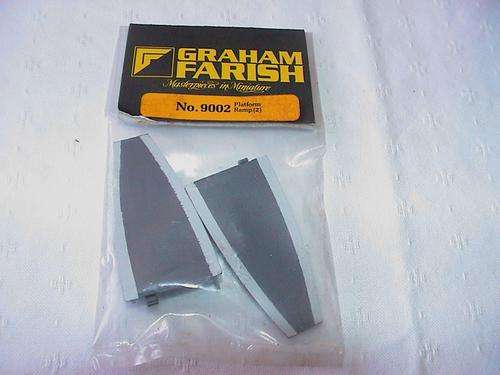 GRAHAM FARISH N GAUGE PLATFORM RAMPS IN EXCELLENT CONDITION