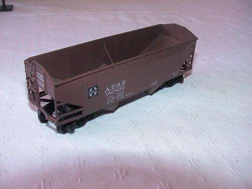 BACHMANN ???? HO GAUGE SANTA FE GOODS WAGON POOR CONDITION.