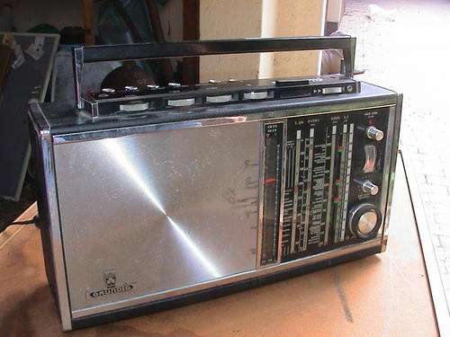 GRUNDIG SATELIT RADIO YOU GET WHAT YOU SEE RADIO WORKS.