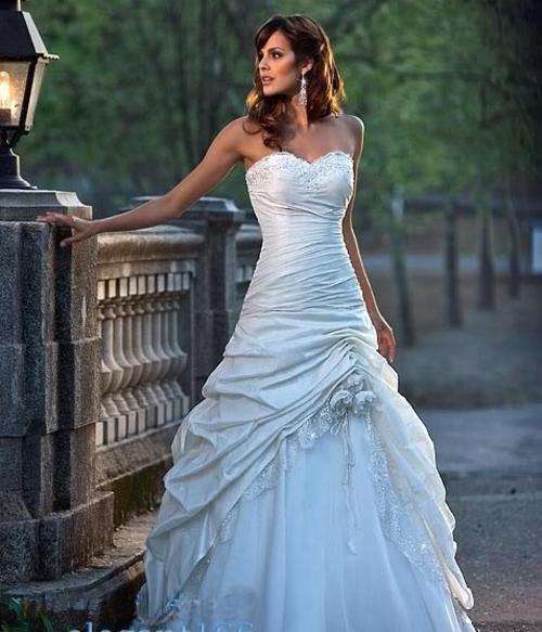 STRAPLESS WEDDING DRESS/GOWN (S138) - Get a tiara for free! - Custom made