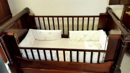Hans van de Merwe Baby Cot