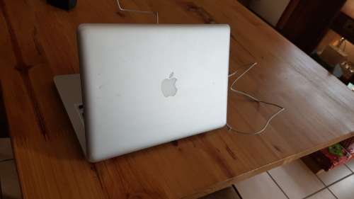 MacBook Pro `Core i5` 2.5 13` Mid-2012, 4GB RAM 500GB - Cracked Screen