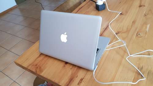 MacBook Pro `Core i5` 2.5 13` Mid-2012, 4GB RAM 500GB - Cracked Screen
