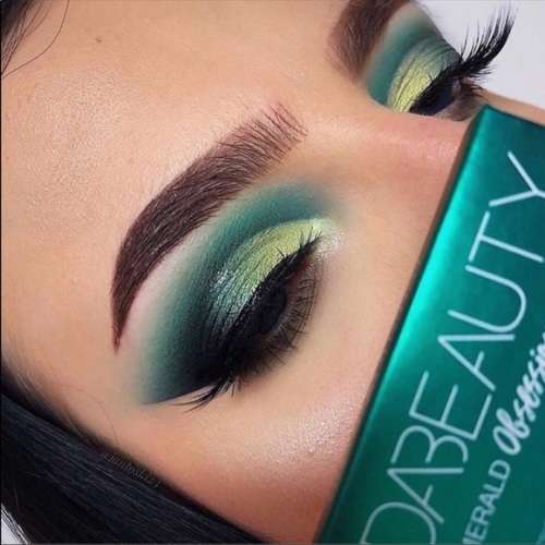 HUDA BEAUTY EMERALD OBSESSIONS - EYE SHADOW PALETTE
